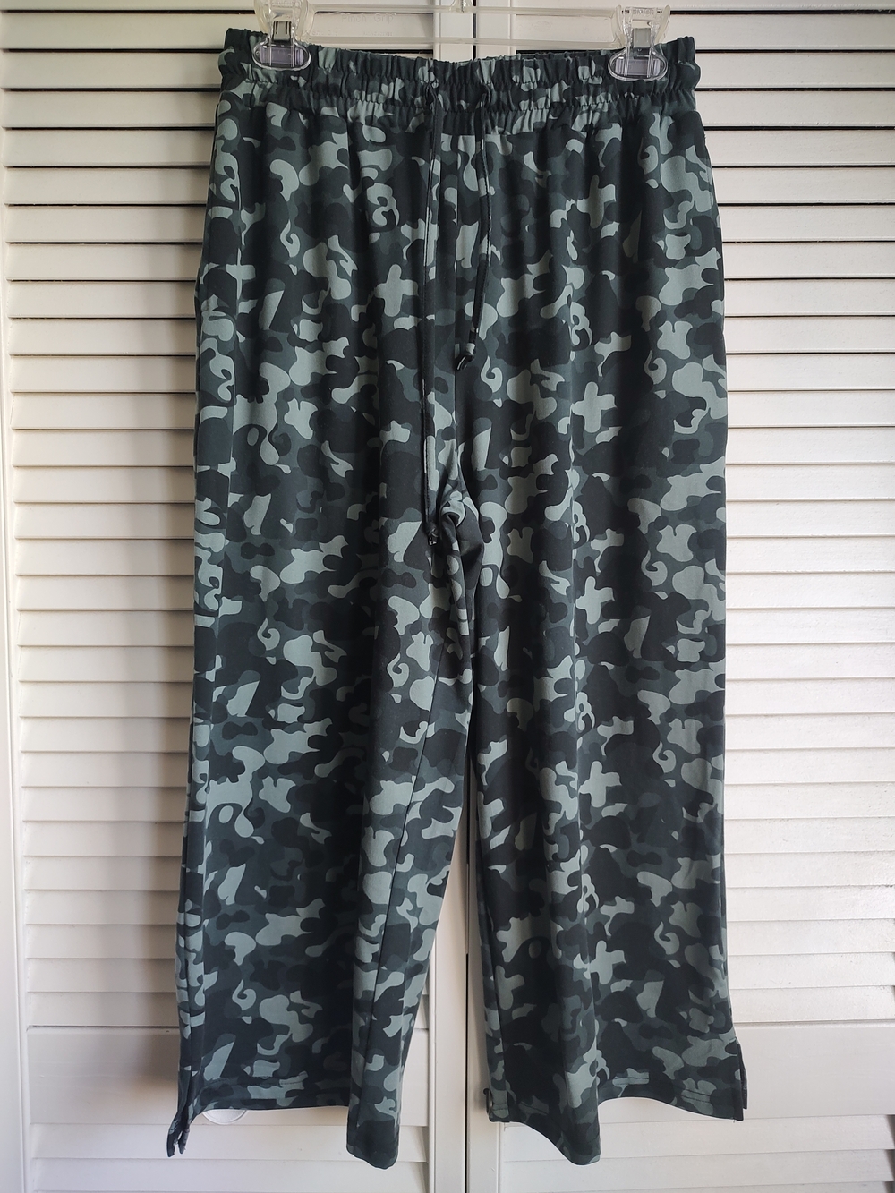 DIBAOLONG Lightweight Cropped Lounge Pants - Size M